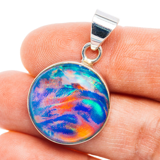 Round opal-effect pendant in sterling silver, iridescent blue and purple
