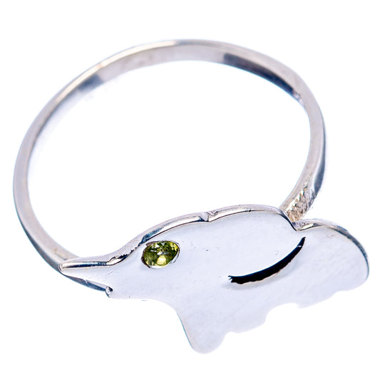 Sterling silver elephant ring with peridot green gemstone and split band, size 6.5