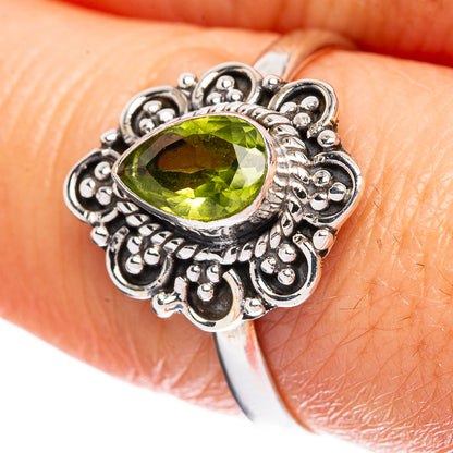Value Peridot Ring Size 8.25 (925 Sterling Silver) R3153