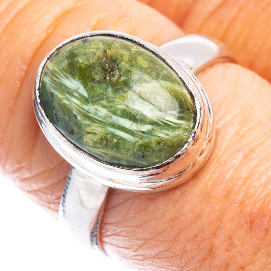 Oval green opal ring in .925 sterling silver, close-up of gemstone setting