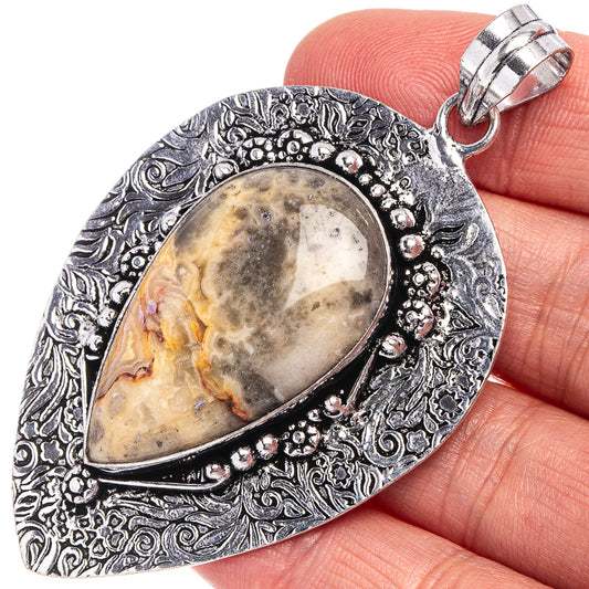German-silver lace teardrop pendant with agate cabochon and bail
