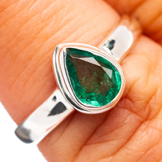 Green emerald teardrop ring in .925 sterling silver, close-up bezel setting