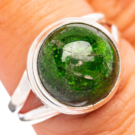 925 sterling silver ring with round green diopside cabochon set in bezel