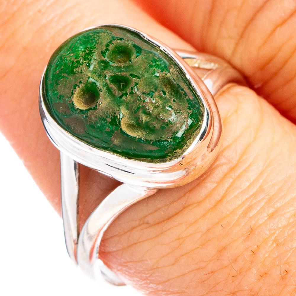Sterling silver oval green aventurine cabochon ring, smooth band