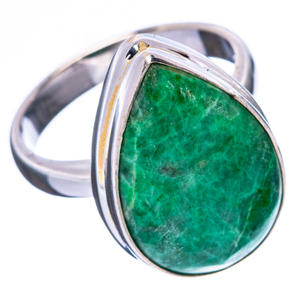 Oval green maw sit sit stone in a 925 sterling silver ring band