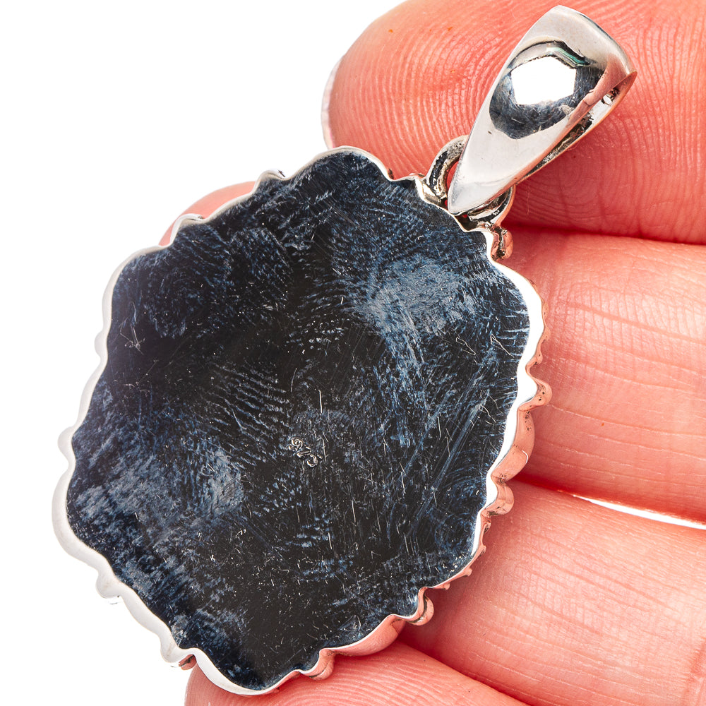 Reverse of .925 sterling silver turquoise pendant with scalloped edge and silver bail