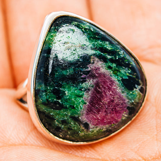 Sterling silver oval gemstone ring, dark green with magenta patch marbling
