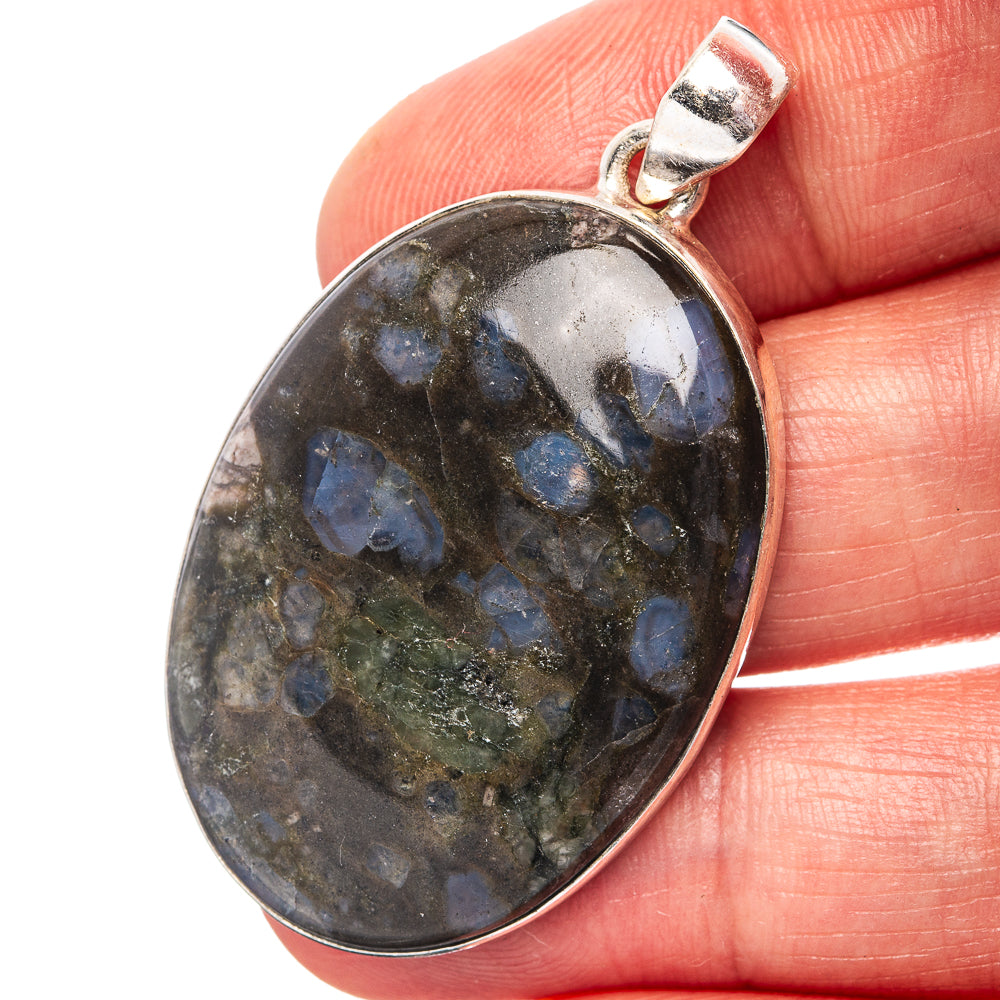 Que Sera Agate Pendant 1 3/4" (.925 Sterling Silver)