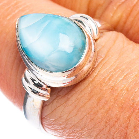 Oval sky-blue larimar set in a .925 sterling silver ring, close-up on gemstone