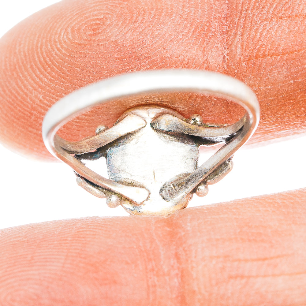 Southwestern turquoise oval .925 sterling silver ring with raised back metal details