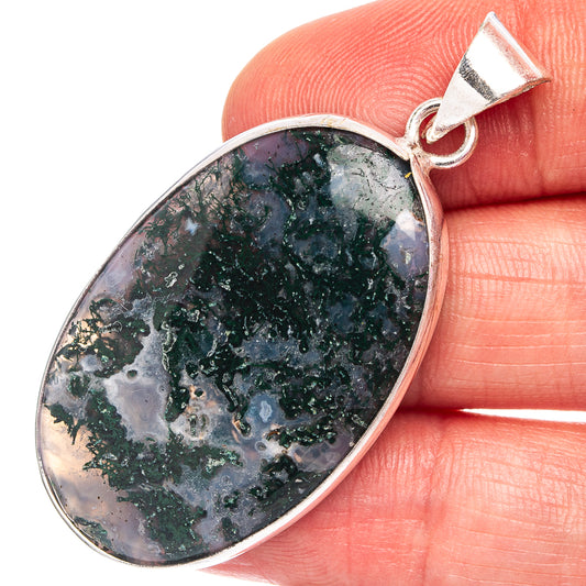 Silver-plated oval agate pendant with dark green and blue lace pattern