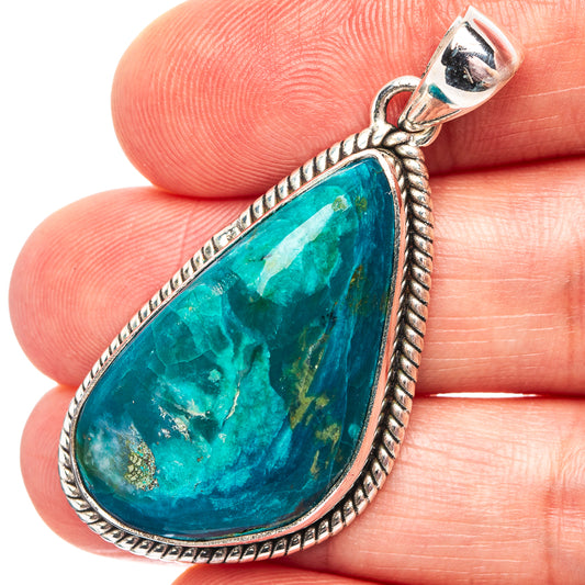 Teardrop opal pendant in .925 sterling silver with textured rope border