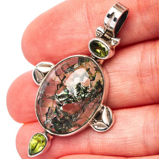Sterling silver crackle quartz pendant with green peridot teardrops and round stone