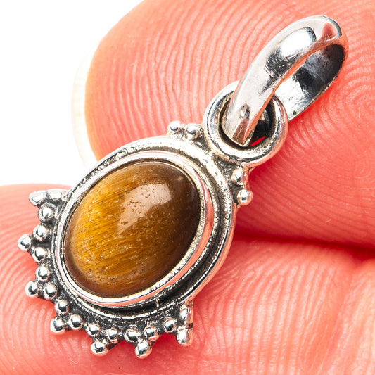 Tiger’s eye pendant in .925 sterling silver with oval brown gemstone bezel detail