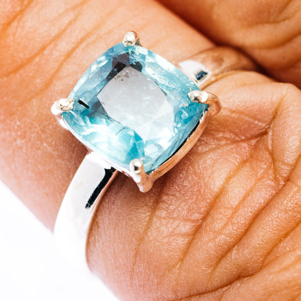 Faceted Paraiba Kyanite Ring Size 7.75 (.925 Sterling Silver)