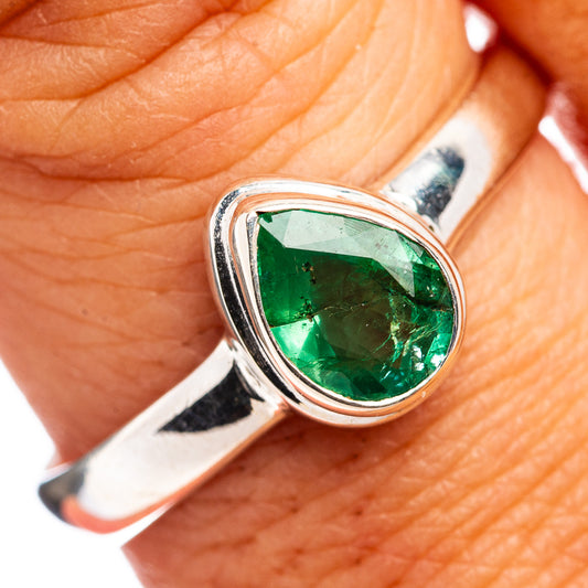 Sterling silver emerald ring with oval green gemstone, size 9.75.