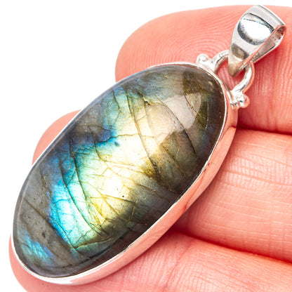 Labradorite oval pendant in 925 sterling silver with split bail, blue-gold flash