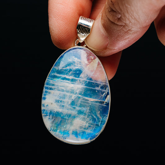 Teardrop moonstone pendant with blue flash in .925 sterling silver setting