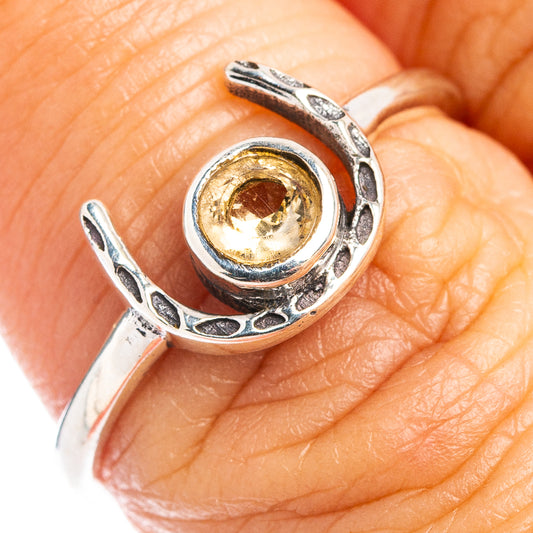 Horseshoe dainty sterling silver ring with round citrine-look gemstone, size 7.5