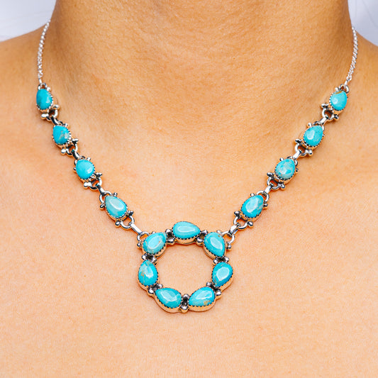 Oval turquoise stone necklace in .925 sterling silver with scalloped link design