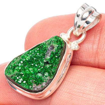 Rough Uarovite Garnet 925 Sterling Silver Pendant 1 1/4" (925 Sterling Silver) P41888