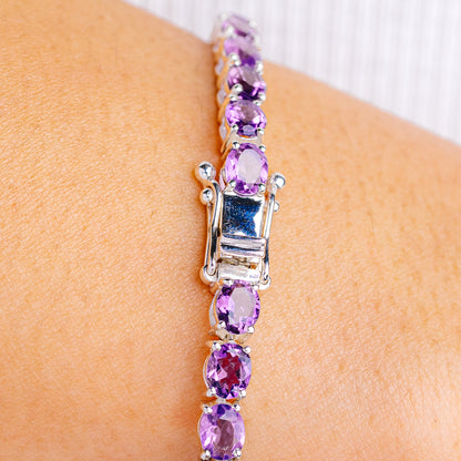 Amethyst tennis bracelet in sterling silver with prong-set purple stones and clasp