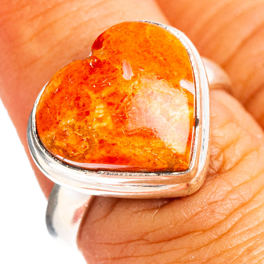 Heart sponge coral ring in .925 sterling silver, orange heart setting close-up