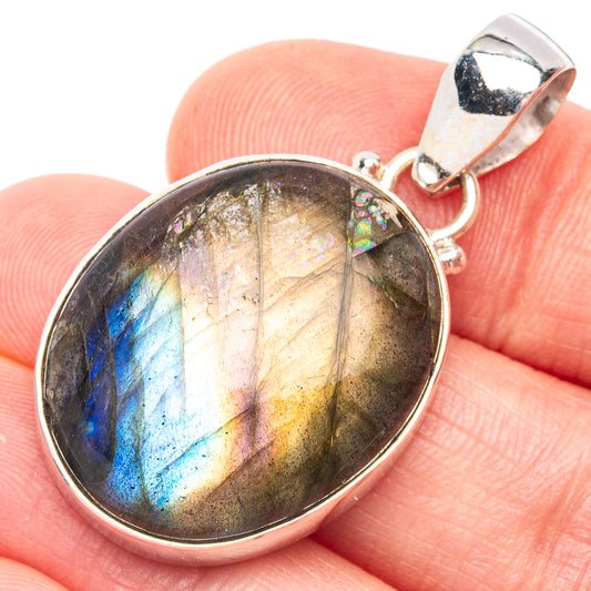 Labradorite pendant in 925 sterling silver, oval bezel with iridescent blue-gray flash