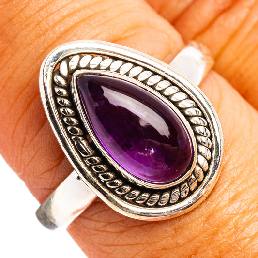 Amethyst ring: .925 sterling silver oval purple stone with rope-style border