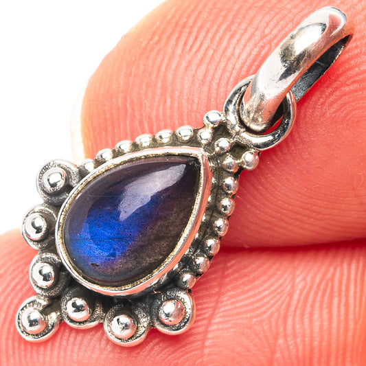 925 sterling silver labradorite teardrop pendant with bead-like border