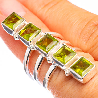 Large peridot ring in 925 sterling silver with square green gemstone links