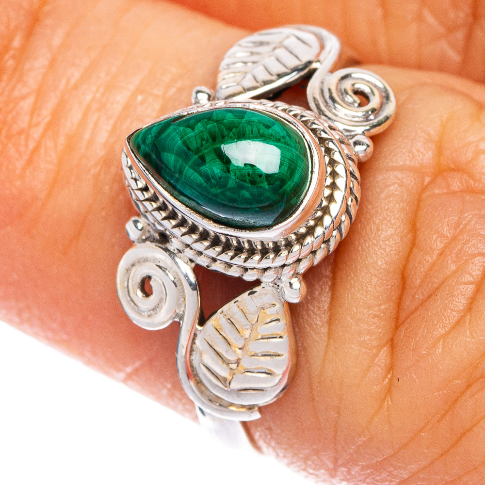 925 sterling silver malachite oval ring with ornate leaf and scroll details, green stone