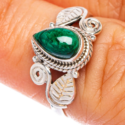925 sterling silver malachite oval ring with ornate leaf and scroll details, green stone