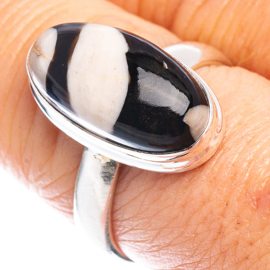 Oval black-and-white jasper cabochon ring, .925 sterling silver bezel.