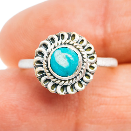Turquoise cabochon sterling silver ring, detailed scalloped border