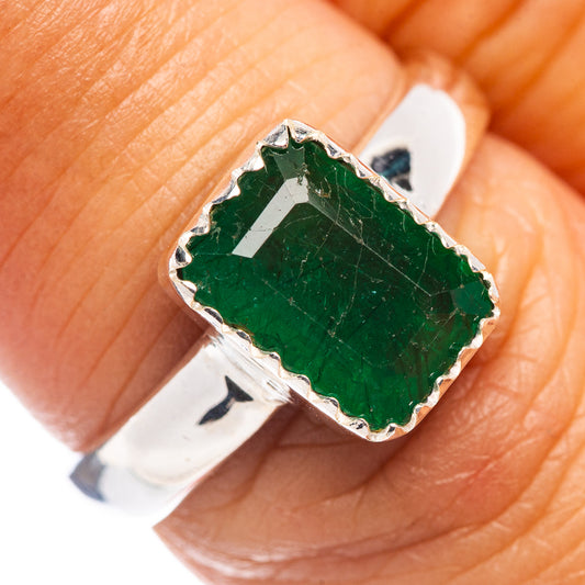 Square green faceted gemstone ring in .925 sterling silver, close-up on band