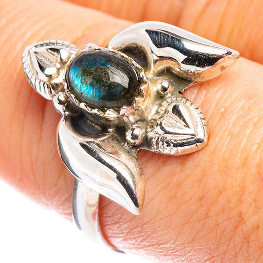 Native-style sterling silver ring with blue-green labradorite cabochon detail