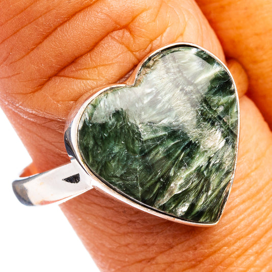 Green heart seraphinite ring in .925 sterling silver with polished band