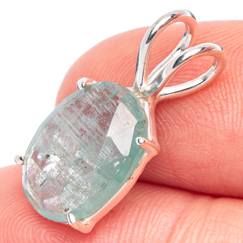 Value Aquamarine Pendant 7/8" (925 Sterling Silver) P44524