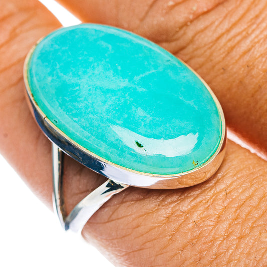 Chrysoprase oval ring in .925 sterling silver, turquoise stone close-up