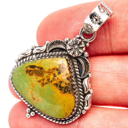 Turquoise-look heart pendant in .925 sterling silver with ornate border and bail