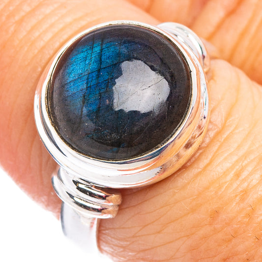 Sterling silver labradorite ring, close-up oval cabochon with blue flash