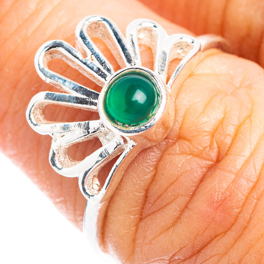 Green oval onyx daisy ring on sterling silver, close-up of flower petals