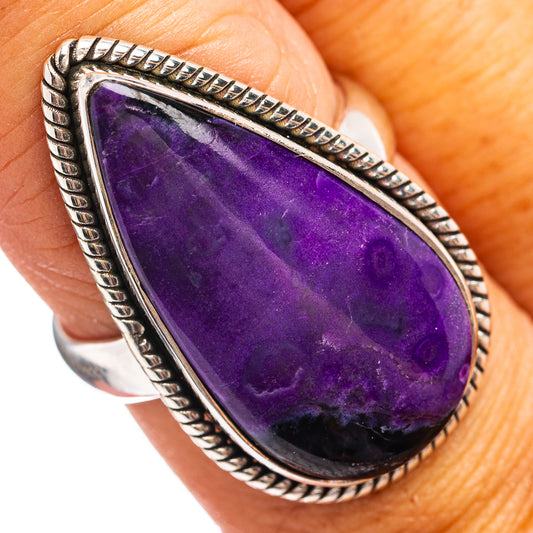 Teardrop sugilite ring in .925 sterling silver, purple gemstone close-up