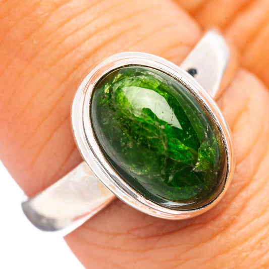 Oval green diopside gemstone ring in .925 sterling silver, size 7.75