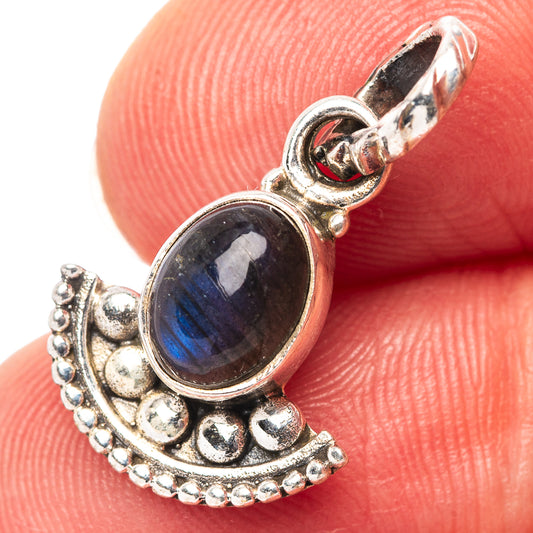 Oval labradorite pendant in .925 sterling silver with ornate crescent setting