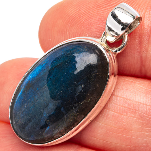 Labradorite pendant in .925 sterling silver, oval stone with blue-black flash