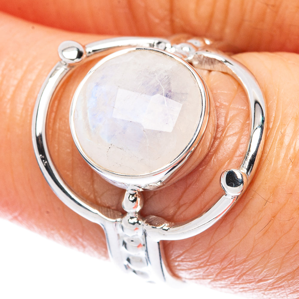 Premium Rainbow Moonstone 925 Sterling Silver Ring Size 7 (925 Sterling Silver) R2702