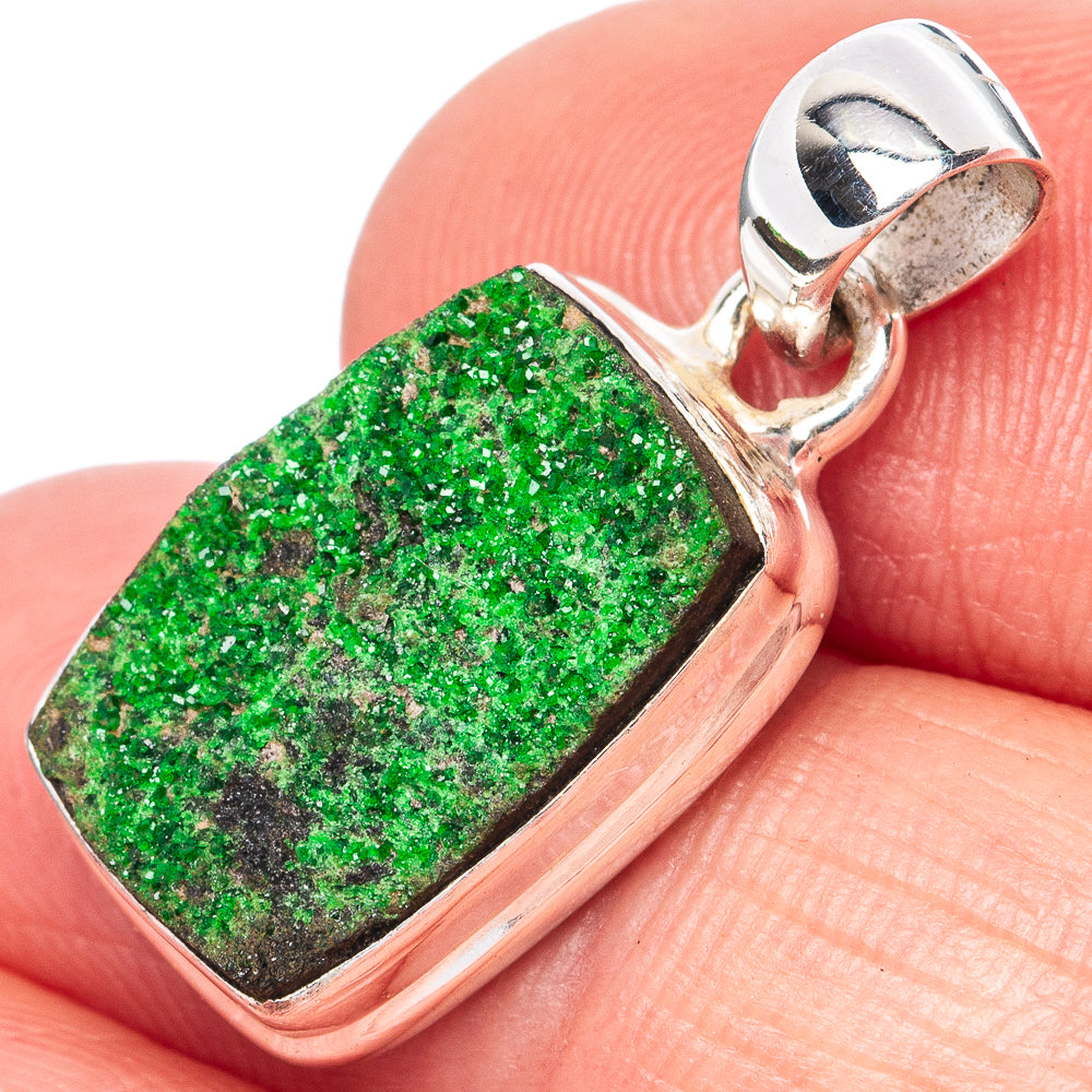 Rare Uvarovite Garnet Pendant 1" (925 Sterling Silver) P42764