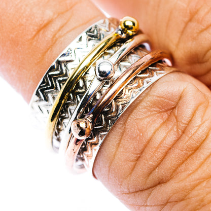 Spinner ring in .925 sterling silver with zigzag engraving, gold accents, and gemstones